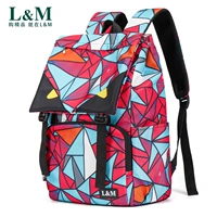 Геометрический красный контраст