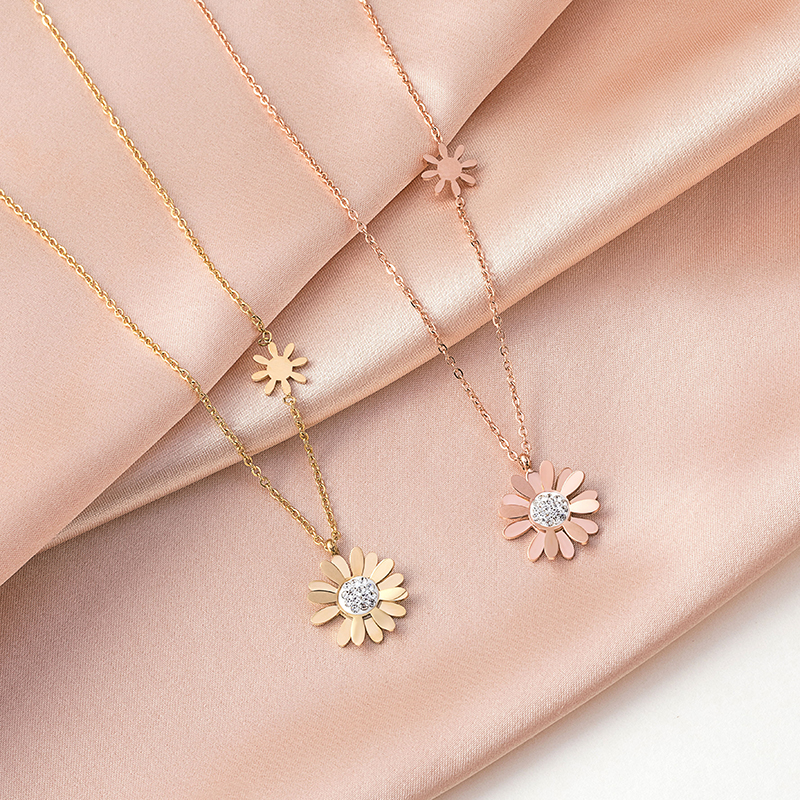 Small daisy necklace women's titanium steel non-fading net red cold wind sunflower collarbone chain chrysanthemum pendant all-match jewelry