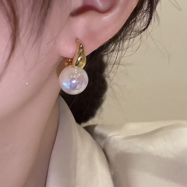 Mermaid Ji pearl earrings French high-end niche design temperament light luxury earrings 2022 new trendy earrings for women