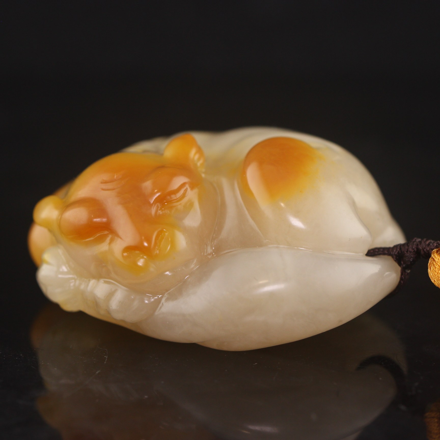 Pauli Shizuo Guangdong Yellow-white Lichei Frozen Licheng Handle Handick Playing Jade Carving Collection