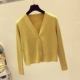 Xuân 2019 phiên bản mới của Hàn Quốc áo len lỏng màu vàng áo ngắn phần tay dài áo len cổ chữ V - Đan Cardigan