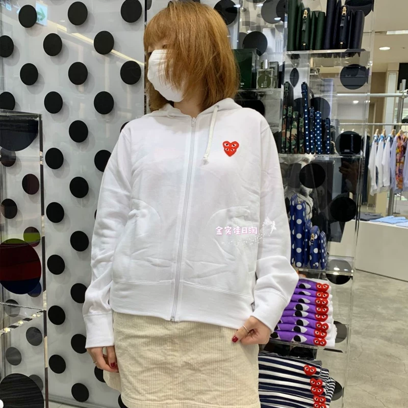 [Kane Shika] Японская подлинная Rei Kawakubo CDG новый PLAY нарезанный красный сердце молниевой капюшон толстовка