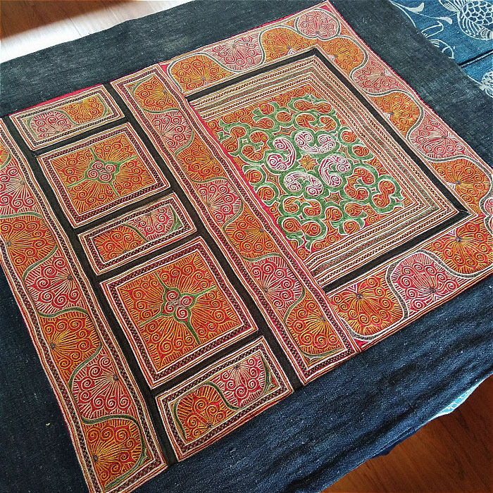 Hand-old embroidery Miao embroidery Miao ethnic old embroidered pieces embroidered with gold lock embroidered baby bag Home DIY Decorative Collection All