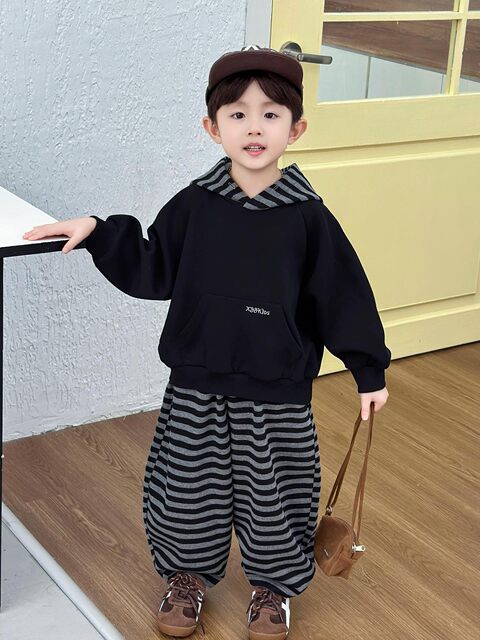 French Boys' Autumn Sweatshirt Fleece Set Children's Winter Fleece Sports Pants 2025 New Baby Clothes