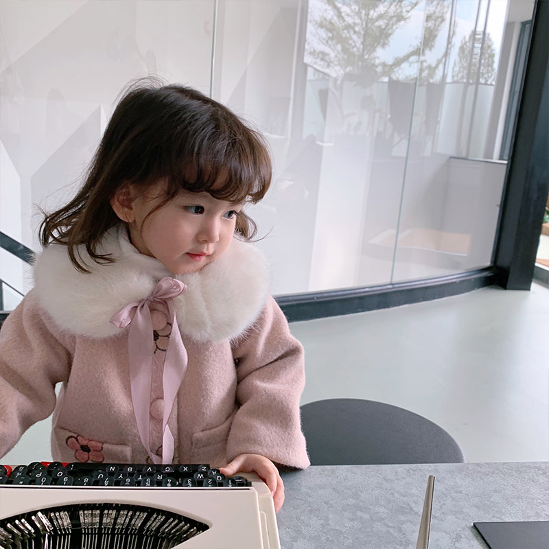 Fall in love with the girl girl What about the girl child The great coat of winter clothing baby children's stunning beauty ~ fine embroidery big woolen collar EE