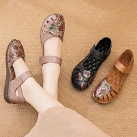 Летние босоножки, нескользящие тапочки в стиле Crocs, комфортные туфли, закрытый носок, удобны для женщин в возрасте, из натуральной кожи, мягкая подошва, для среднего возраста
