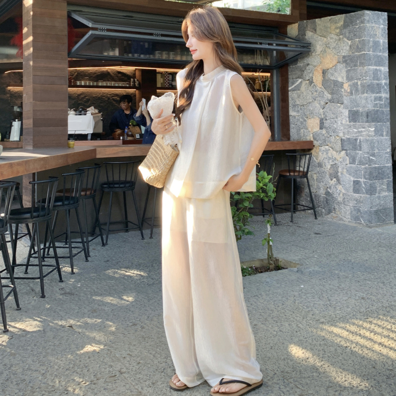 Off-White Textured Sleeveless Top and Wide-Leg Pants Set for Women, 2026 Summer New Style, Relaxed Casual Two-Piece Set Off-White Textured Sleeveless Top and Wide-Leg Pants Set for Women, 2026 Summer New Style, Relaxed Casual Two-Piece Set