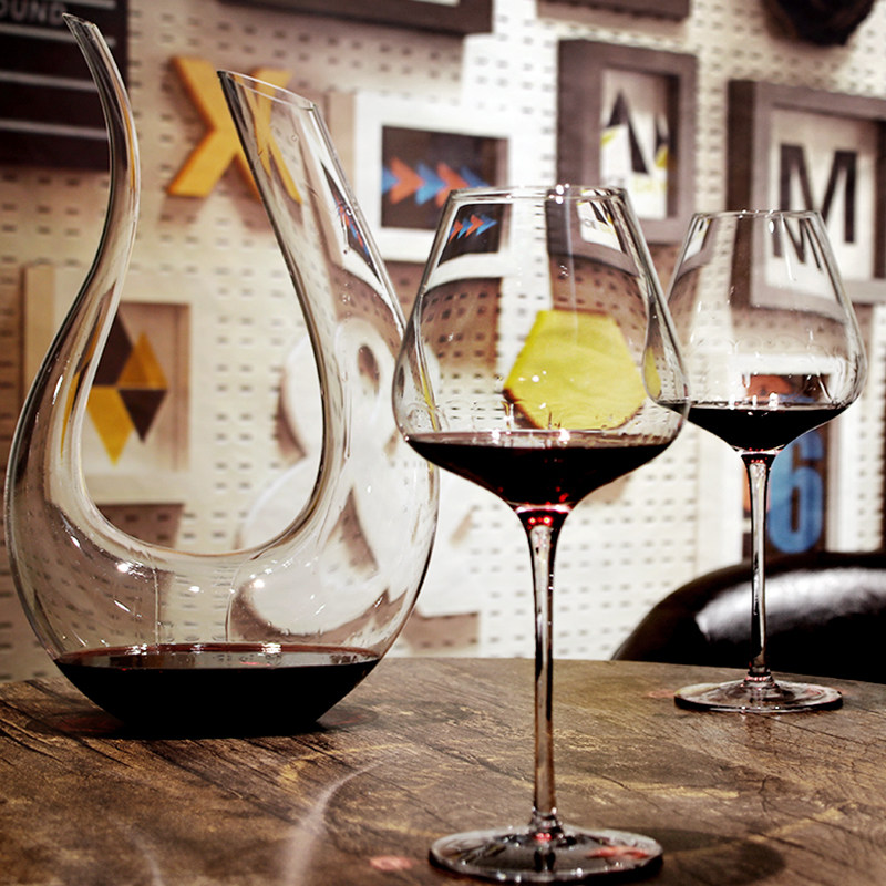 Red Wine Glass Suit Home Luxurious European-style Crystal Burgundy High footed shot a couple personalities Creative Decanters
