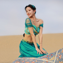 Tourist attractions pose for the stage play Princess Jasmine cos new Aladdin folk dance performance costume suit
