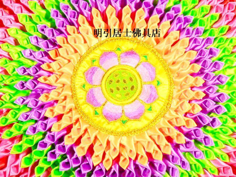 Ming Yin Buddhist Hall Supplies Offering stools and prayer sets of worship mats Colorful futon family kneeling to worship the Buddha