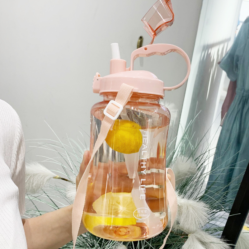 Large capacity water cup for women with straw portable cup plastic water bottle cute 2000ml oversized male space kettle