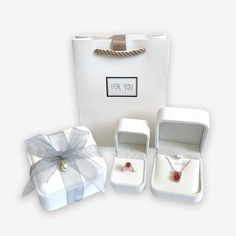 Valentine's Day high-end velvet earring ring on the ring chain gift box bracelet bracelet packaging gift box small delicate