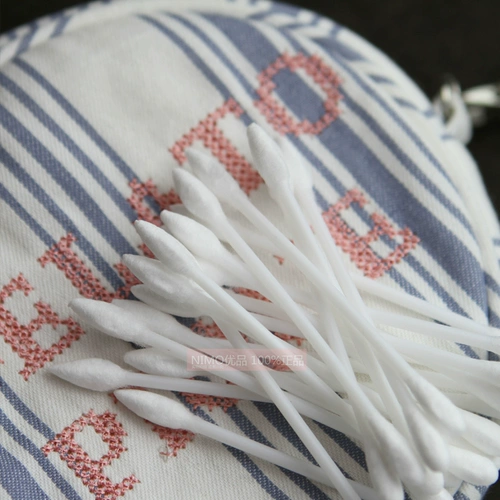 Ватные палочки, жидкость для снятия лака, лак для ногтей, гигиеническая база под макияж для маникюра