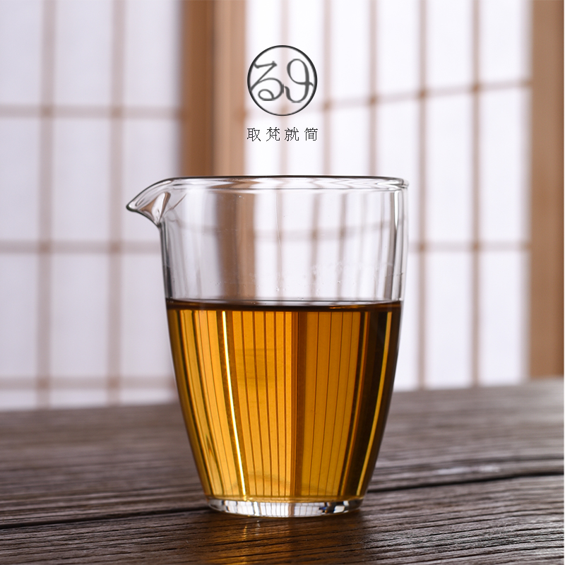 Japanese-style thickened heat-resistant glass fair cup even cup handmade kung fu tea set tea dispenser tea leak tea hammer pattern male cup