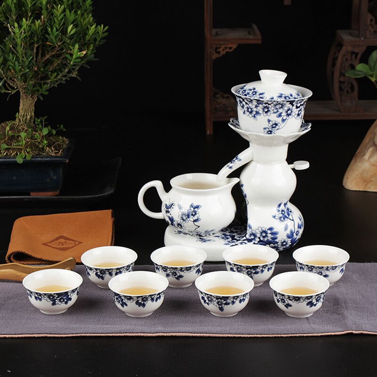 A complete set of ceramic semi - automatic lazy time of blue and white porcelain tea set suits for all artesian hot tea. Preventer gift boxes