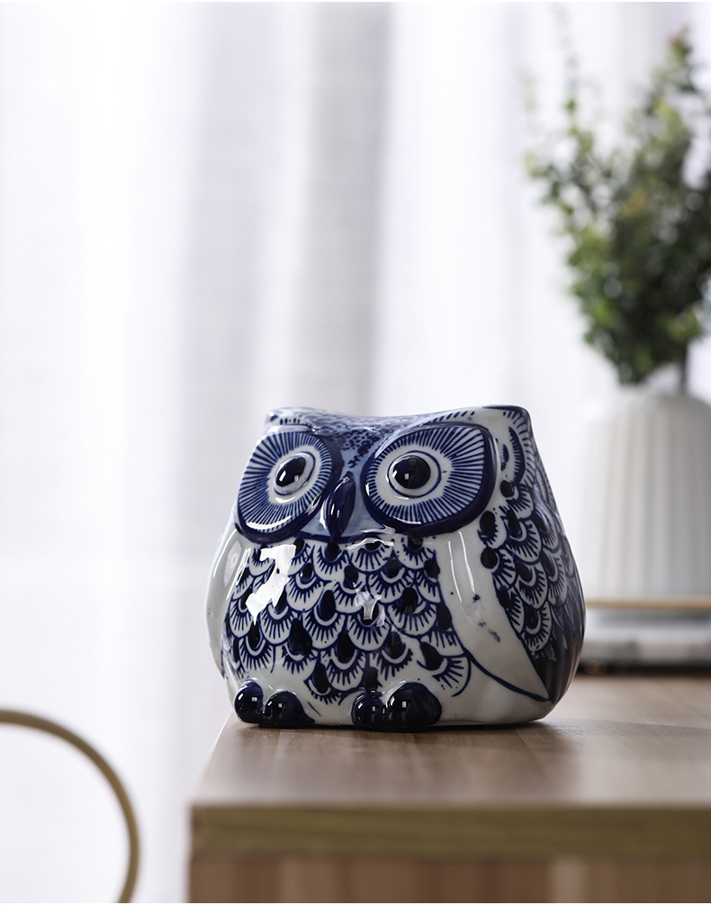 Jingdezhen blue and white porcelain jar owl furnishing articles of modern ceramic arts and crafts ornament gift decoration