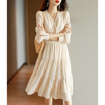 Vero sinly soft and delicate lace single tasted hands pitched to the best of elegance and charm to the heart