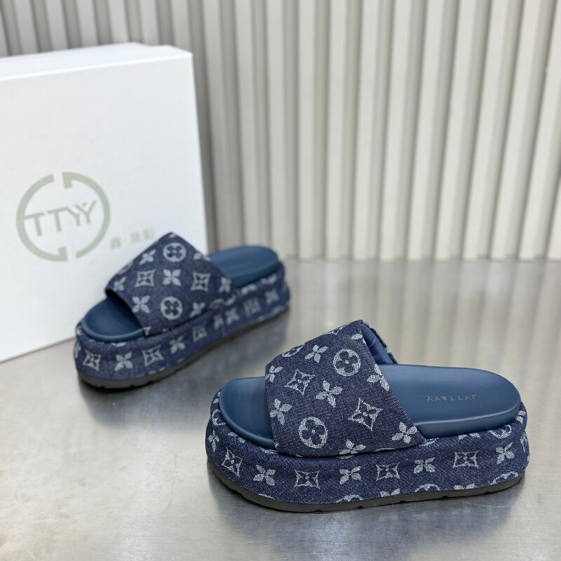 Casual Style Thick-Soled Height-Increasing Flip-Flops for Women, 2026 Summer New Style, Star Print Fashionable Sandals for Women