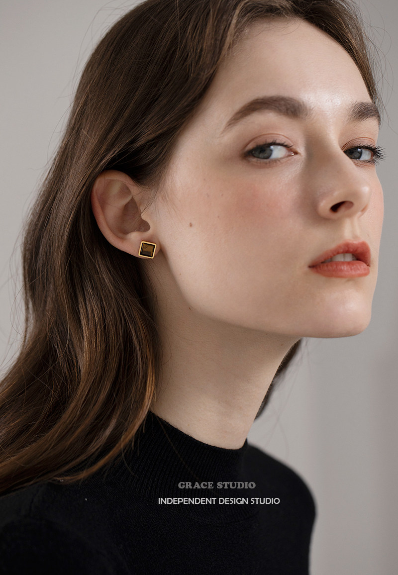 G S Amber Tears 2023 New Retro Natural Stone Earrings Female Niche Design Baroque Wind Earrings-Taobao