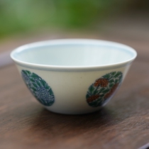 A great cup of flowers and a big cup of flowers.