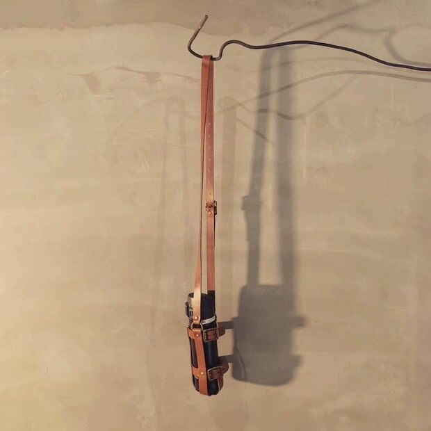 Handless handmade leather insulation cup strap with strap-strapped flat-strapped water cup Waterproofing mineral water portable tide