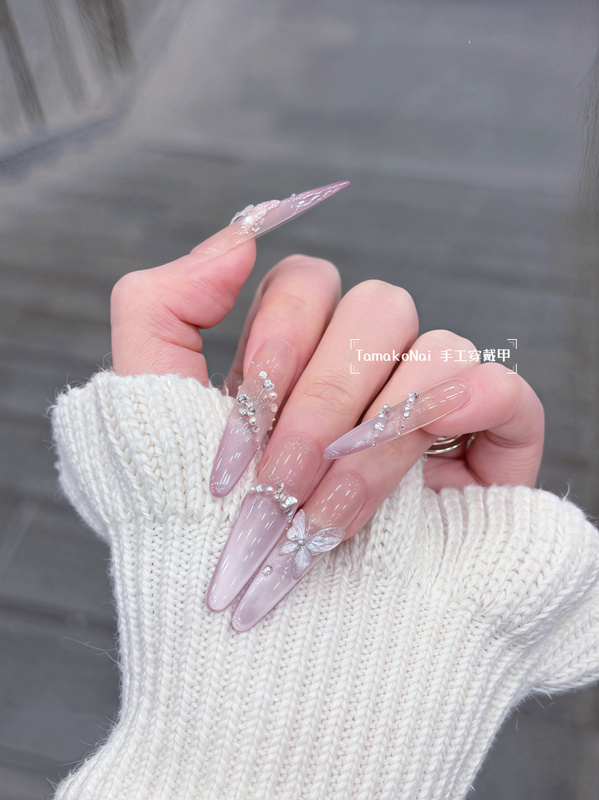Atmospheric and Gentle Purple Butterfly Handmade Wearable Nails, Dazzling Purple Cat-Eye Nails, Elegant and High-End Nail Art