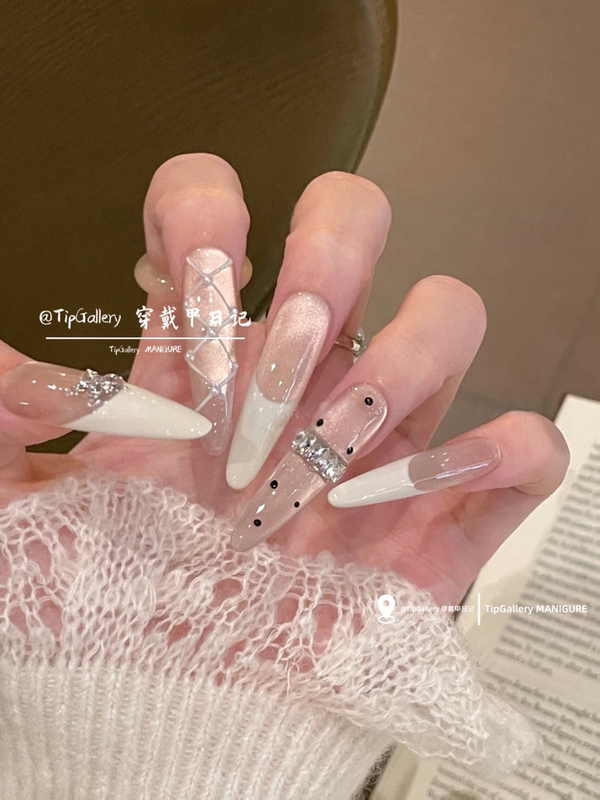 【White Moonlight】French-Style Handmade Wearable Nails, White French Style with a High-End Feel, Elegant and Gentle, Cat-Eye Nail Art