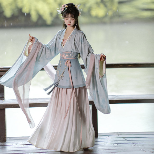 Yuanshan Qiao's large-sleeved jacket from the Southern and Northern Dynasties one-piece waist-length skirt ink and wash smudged Hanfu women