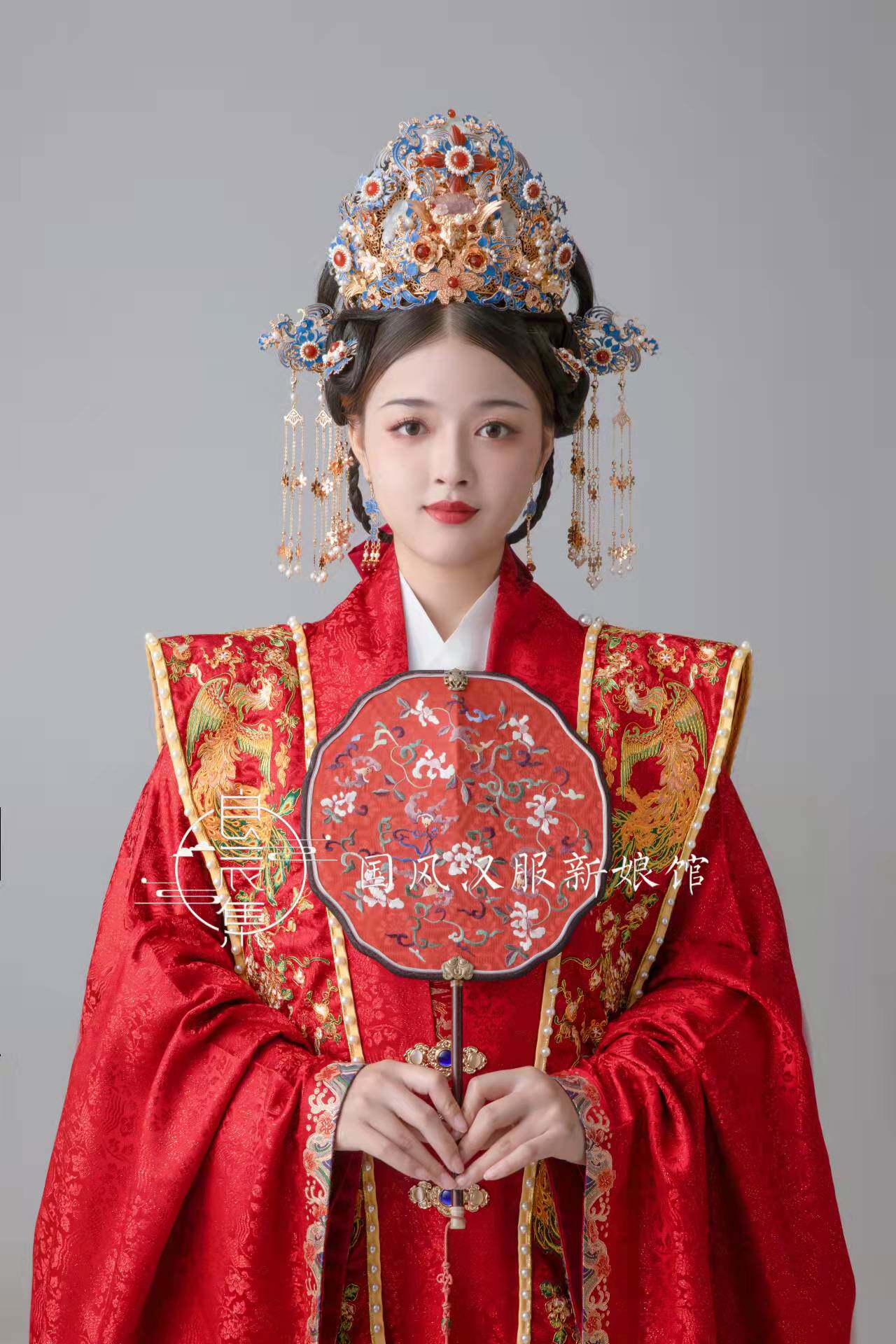 товар из китая 汉服团扇出租 故宫仿刻复原刺绣团扇缠枝蝙蝠图双面绣苏绣真丝 House divided against itself