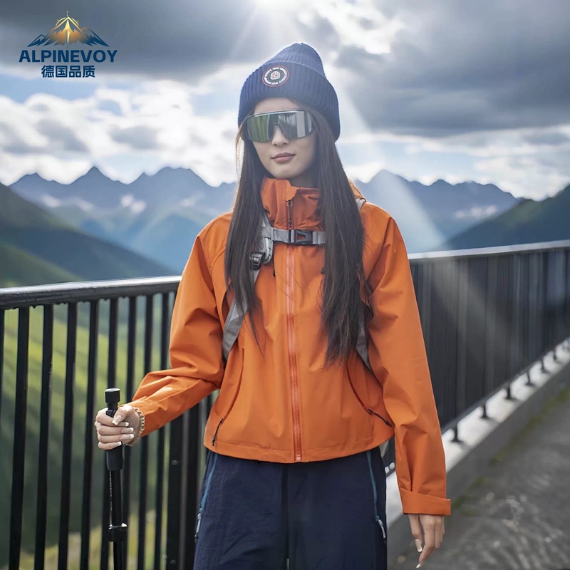 German Small-Sized Detachable Windproof and Waterproof Women's 3-in-1 Outdoor Thickened Warm Short Mountaineering Jacket