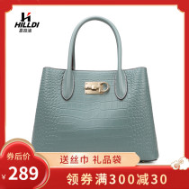 Womens bags light luxury brand 2021 new fashion atmosphere leather messenger handbag large capacity middle-aged mother bag