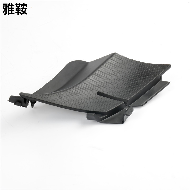 Ya saddle is suitable for the old Honda hatchback front wiper catchment deflector side cover Front block left and right under the glue small cover
