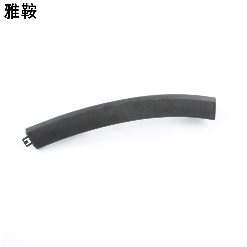 The saddle is suitable for the 07-08-09-10-11 and right decorative strips of the 07-08-09-10-11-year-old CRV front bar front bar trim bar