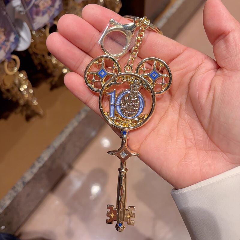 Shanghai Disney 10Th Anniversary Celebration Mickey Head Castle Magic Key Shape Keychain Pendant Gift