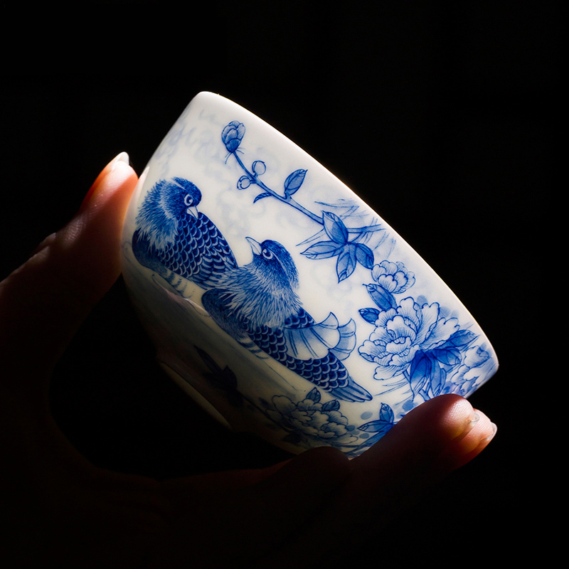 Jingdezhen official flagship store ceramic hand - made of blue - and - white mandarin duck master cup kung fu tea set collection cup sample tea cup