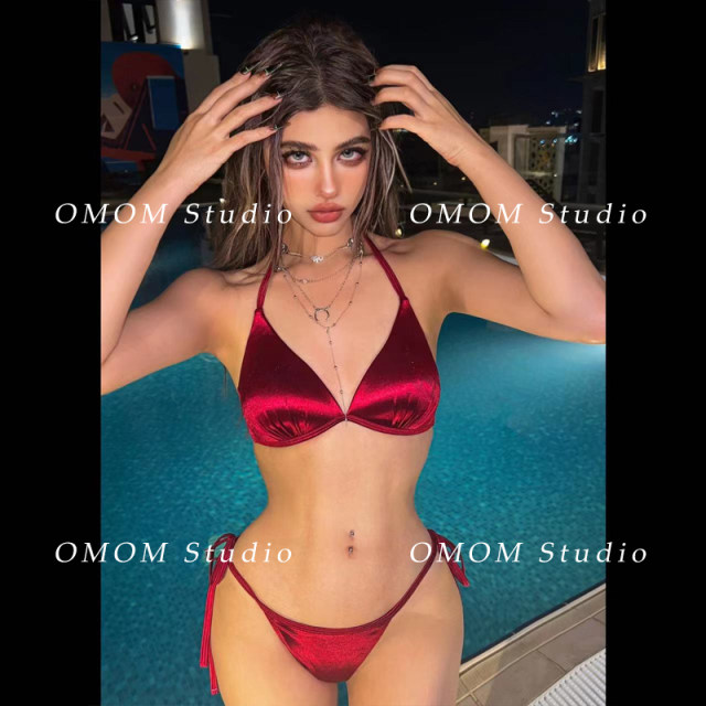 omom2024 ພາກຮຽນ spring ແລະ summer ໃຫມ່ sexy ຄວາມປາຖະຫນາອັນບໍລິສຸດ swimsuit sexy bikini ສາມສິ້ນຂະຫນາດນ້ອຍເຕົ້ານົມ push-up swimsuit