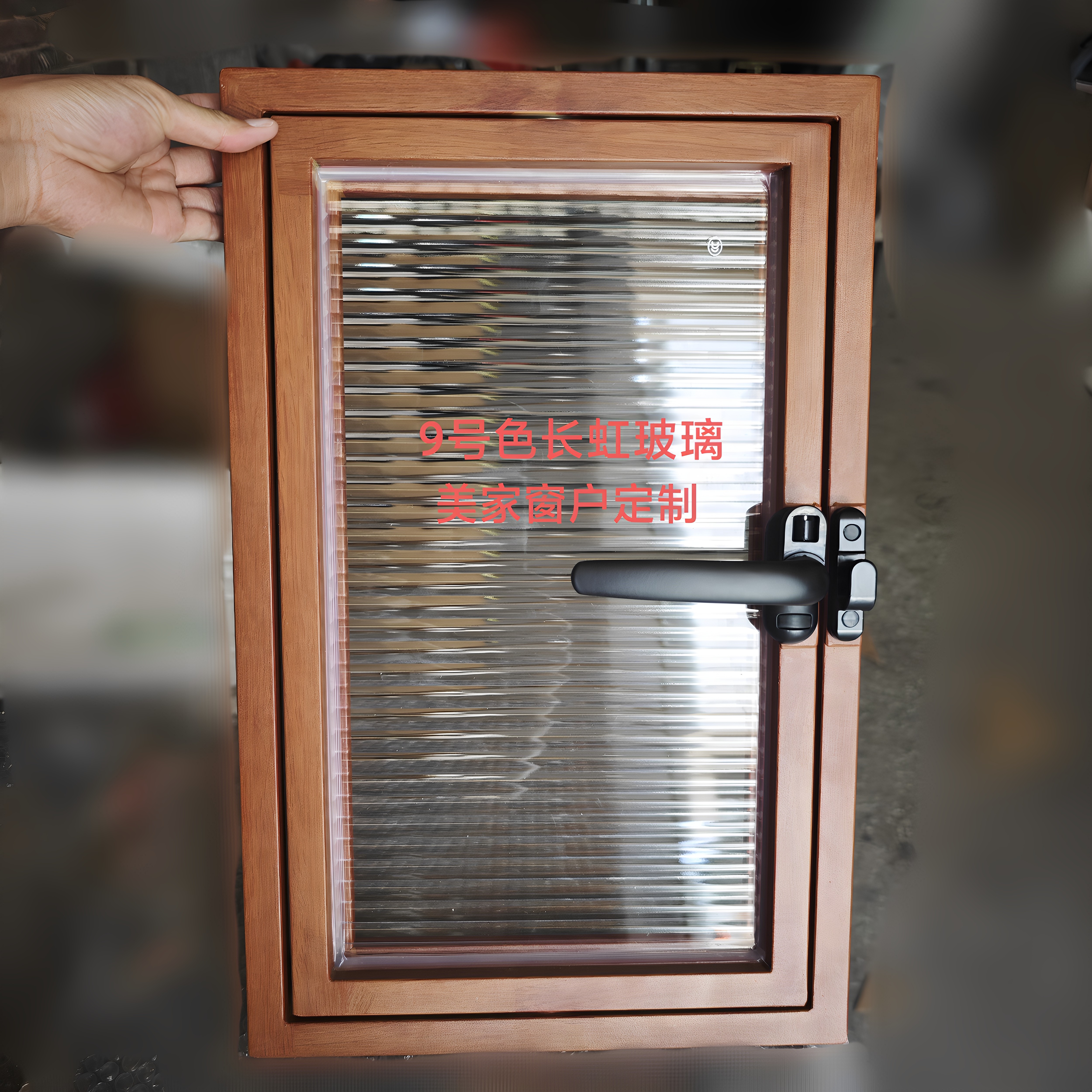 2026年铝合金采光窗如何选?暗卫通风窗、方形中轴旋转窗全解析