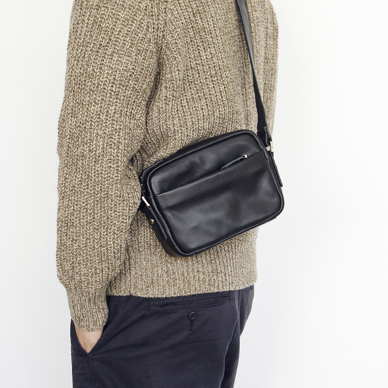 Men's genuine leather single shoulder bag 2021 new trends casual fashion slanted satchel head layer cow leather mini horizontal men's bag