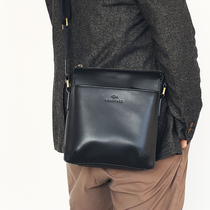Blue leather mens shoulder bag leather leather shoulder bag fashion fashion Japanese mini mens bag head layer cowhide leather small satchel bag