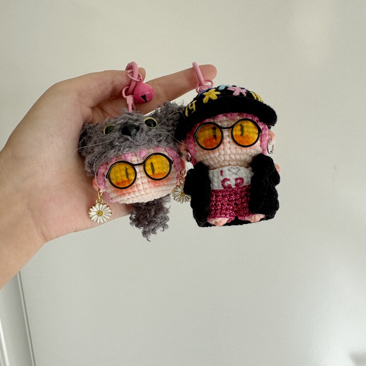 A Small Crochet Handmade Item, G-Dragon Zoa Cat Hat, Black Hat Keychain, Chicken-Shaped Bag Pendant