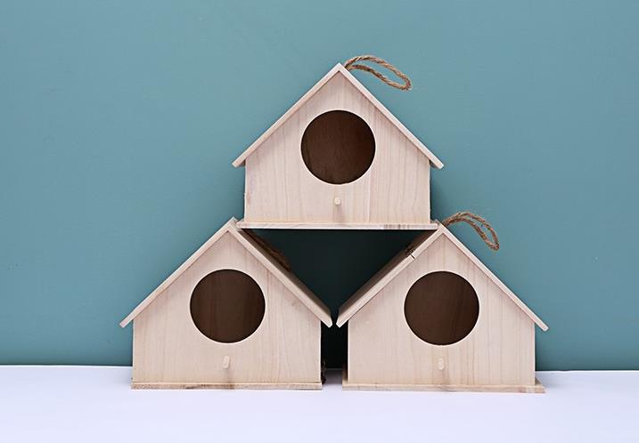 Mini hanging breeding box Wooden small house Wooden large bird's nest Bird's nest hanging nest outdoor large sawdust