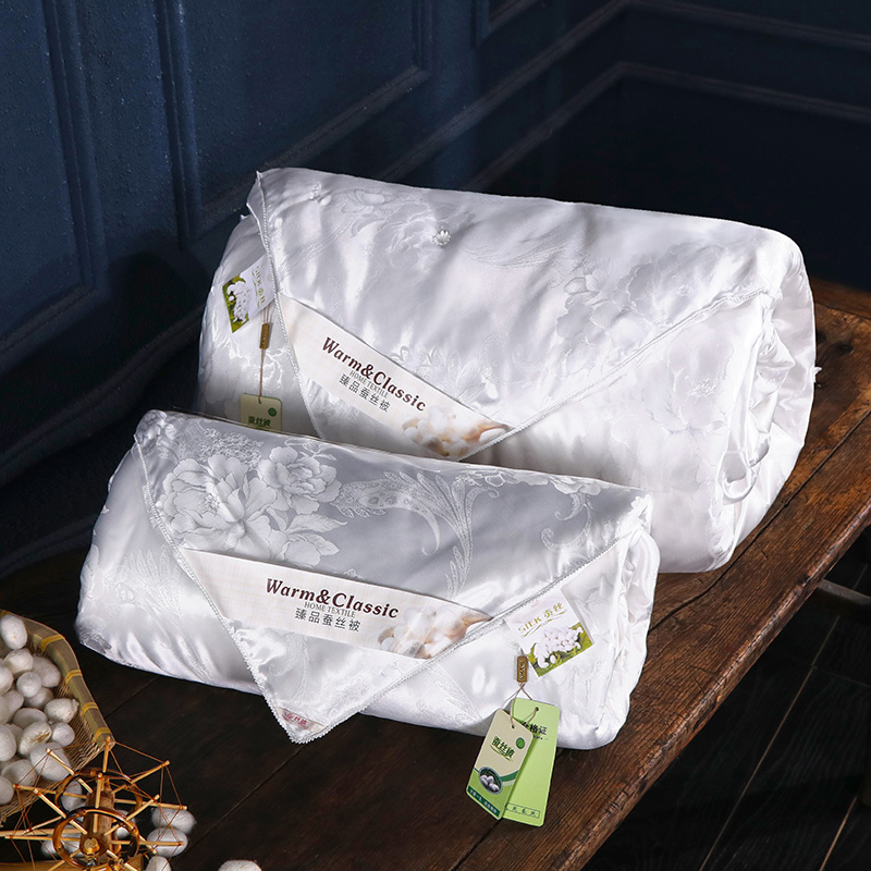 Quality upscale rich and expensive noble Tongxiang pure handmade 100 mulberry silk t quilts by summer cool by air conditioning to be made in Canada