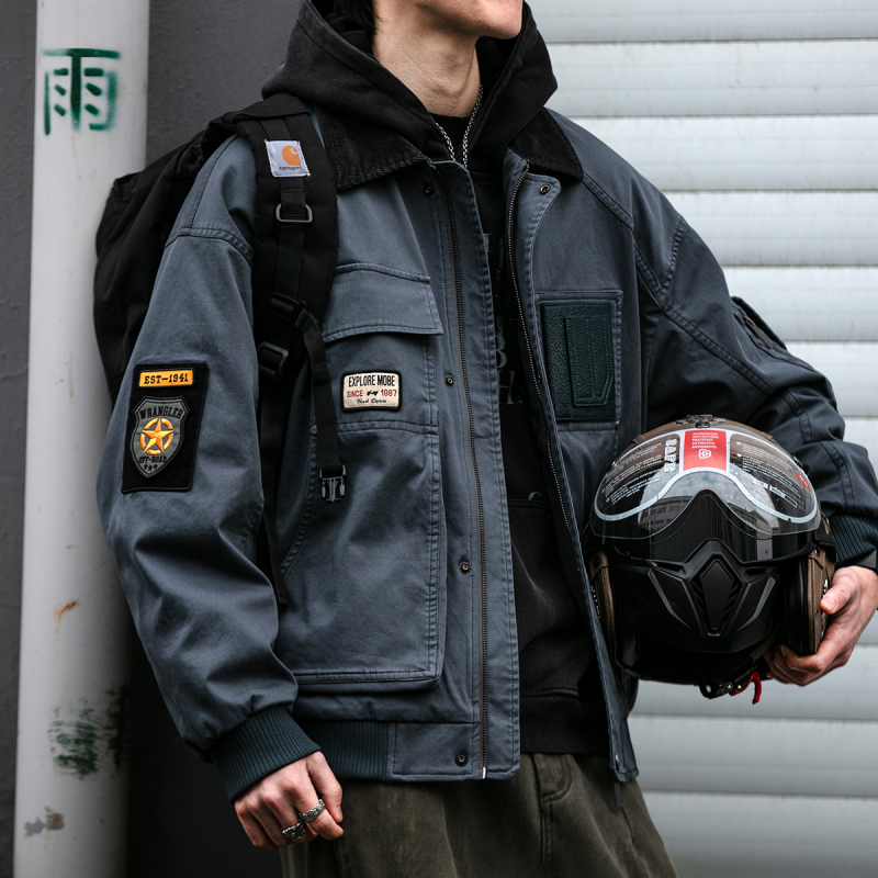 【Tough and Stylish】American Retro Barn Style Badge Patch Workwear Jacket for Men, Spring and Autumn Trendy Brand Loose Coat 【Tough and Stylish】American Retro Barn Style Badge Patch Workwear Jacket for Men, Spring and Autumn Trendy Brand Loose Coat