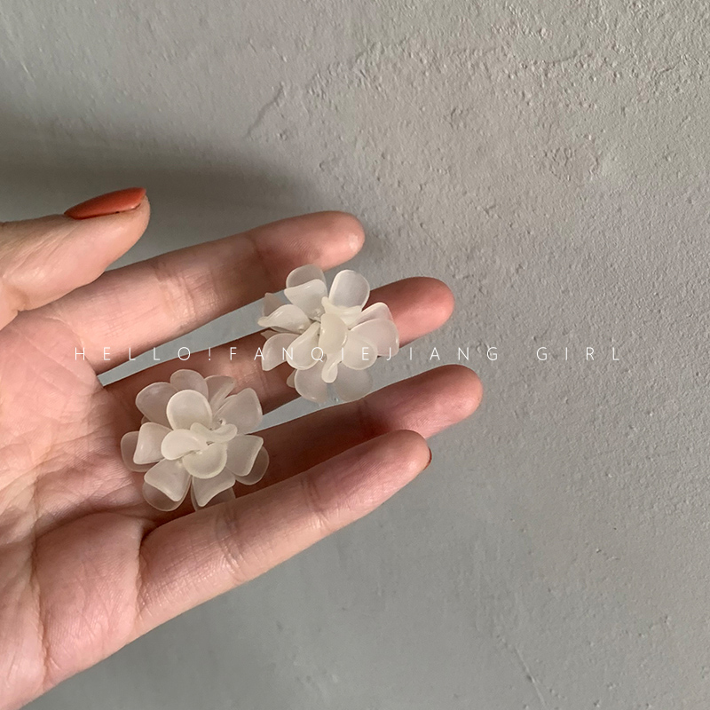 Korean flower earrings petals Super Fairy earrings simple cold wind 2021 New Tide niche design sense Advanced