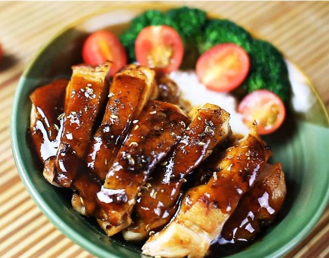 己在家做黑椒鸡腿饭,做法简单,味道浓郁6