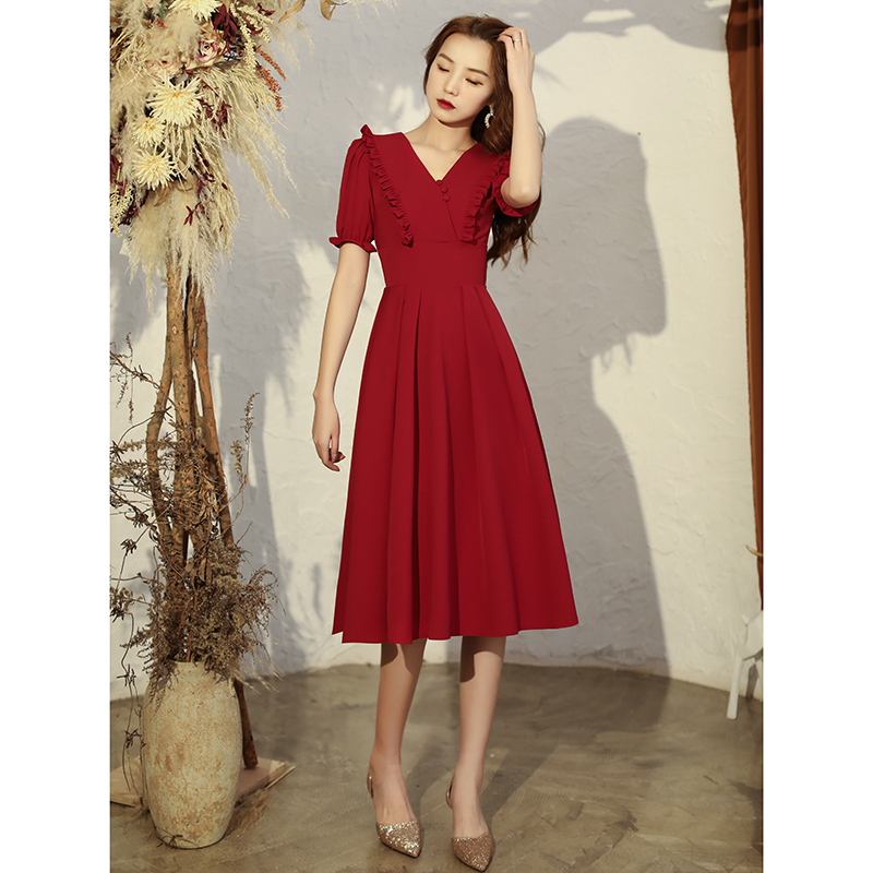 Toasting clothes brides can usually wear small wine red engagement dresses, women's back door dresses, simple wedding dresses