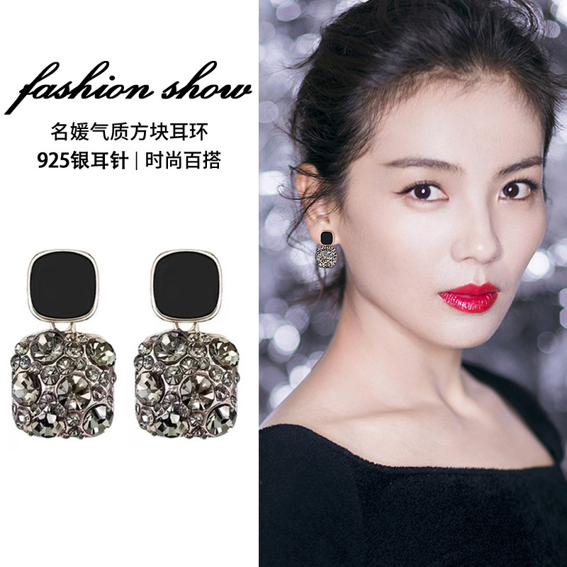 South Korea's lukewarm wind ear women's pure silver small crowdsourced design Allergy Earrings 2023 New Tidal and Qualitative Earrings-Taobao
