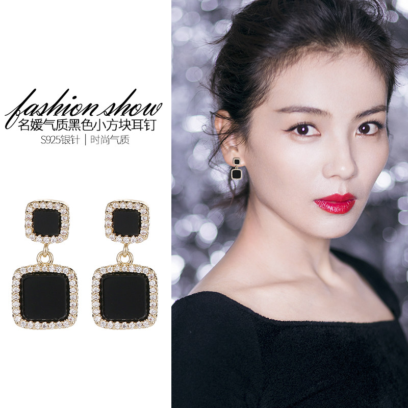 Golden Square Earrings Vintage Port Wind Herben European And European Temperament Lukewarm 2023 New Ear Clip Without Ear Pendant-Taobao