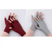 Половина относится к [вино красному+светло -серый] 2 пары