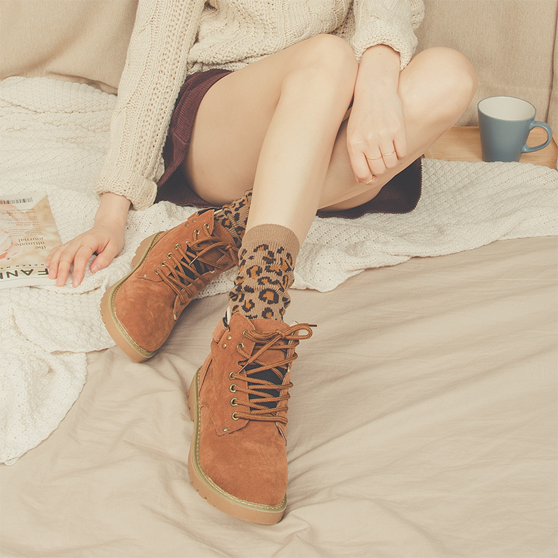 Autumn and Winter New European and American Leopard Print Socks for Women, Pure Cotton Mid-Tube Korean Style Trendy Street Style, Paired with High-Top Shoes and Boots